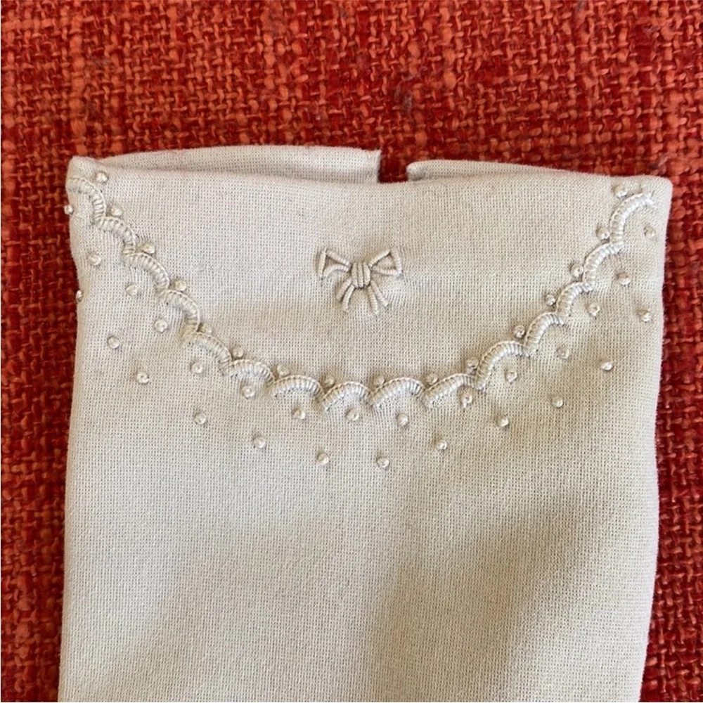 VTG 60’s Van Raalte Beige Nylon Hand sewn Bow Detail